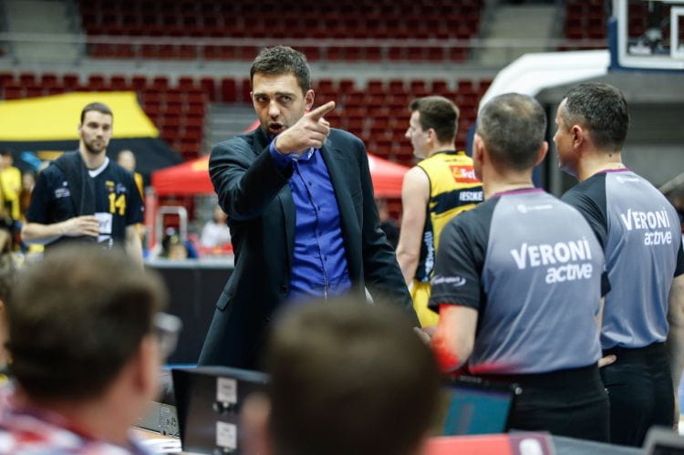 Marcin Stefański w trenerskim debiucie nie zdołał uchronić koszykarzy Trefla Sopot przed spadkiem na ostatnie miejsce w tabeli Energa Basket Ligi. 
