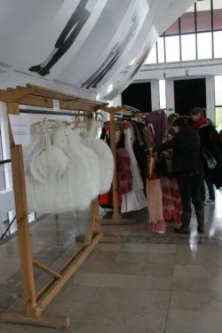 Wyprzedaż używanych kostiumów Opery Bałtyckiej cieszyła się tak dużą popularnością, że 15 maja 2011 POB organizuje ją po raz drugi.