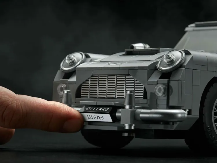 Klocki Lego coraz częściej przyciągają uwagę dorosłych. Na zdjęciu: słynny wóz Jamesa Bonda.