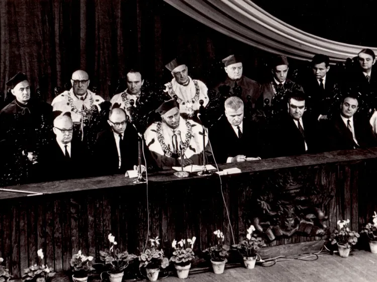 Inauguracja pierwszego roku akademickiego na Uniwersytecie Gdańskim. 1 października 1970 roku.