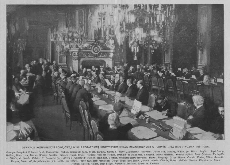 Otwarcie konferencji pokojowej w sali zegarowej Ministerstwa Spraw Zagranicznych Francji w Paryżu. Styczeń 1919 r.