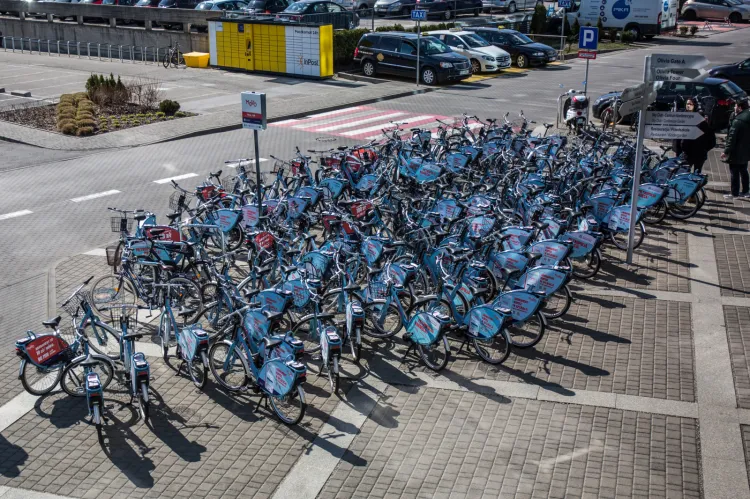 Największa liczba rowerów Mevo regularnie parkuje przy biurowcach kompleksu Olivia Business Centre w Oliwie. Pojawiają się rano, a znikają stąd po godzinie 15, wraz z pierwszą falą kończących pracę. 