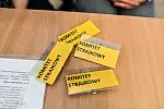 W szkołach rano nauczyciele tworzą komitety strajkowe.