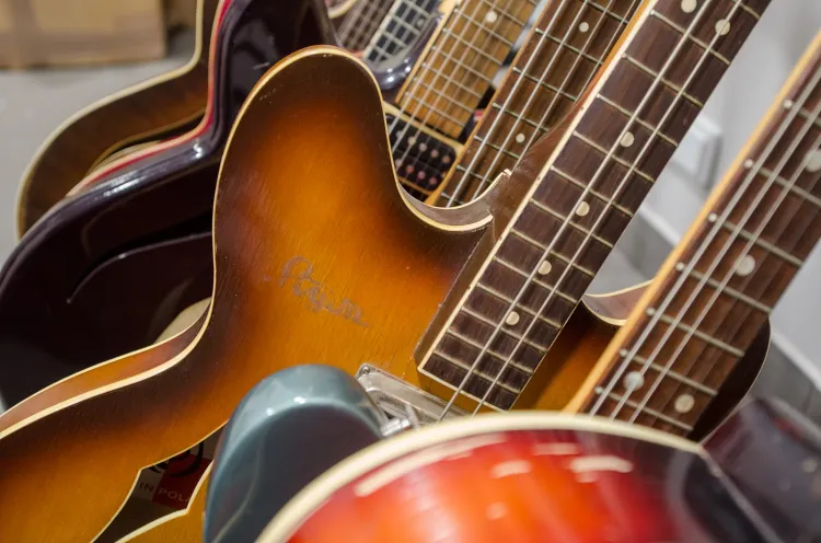 Na wystawie zobaczymy m.in. ponad 30 gitar z okresu lat 50.-70. XX stulecia.