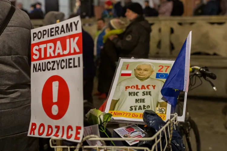 Wiec poparcia dla strajkujących nauczycieli.