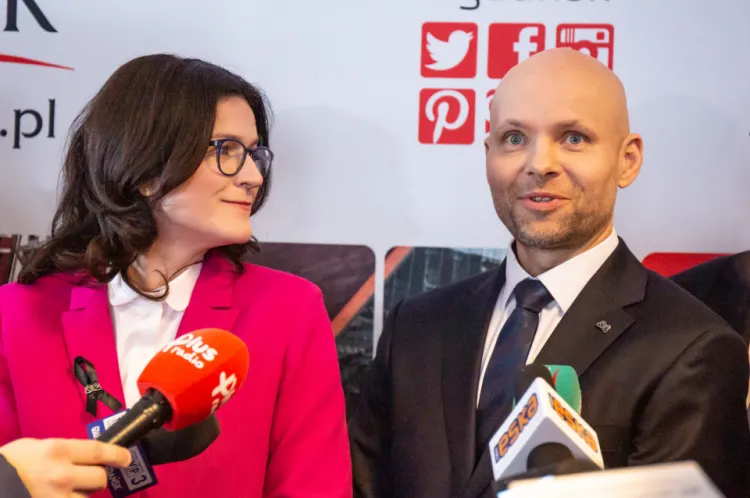 Nowy zastępca prezydent Gdańska ds. gospodarczych Alan Aleksandrowicz i prezydent Gdańska Aleksandra Dulkiewicz.