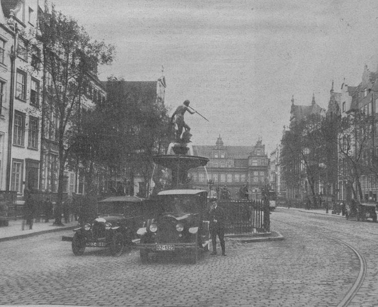 Samochody na Długim Targu, 1926 r. Ze zbiorów PAN Biblioteki Gdańskiej