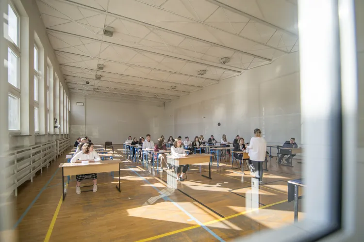 Egzamin ósmoklasisty w jednej z trójmiejskich szkół.