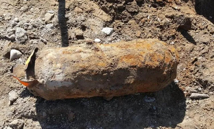Bomba lotnicza znaleziona na terenie stoczni waży ok. 50 kg.