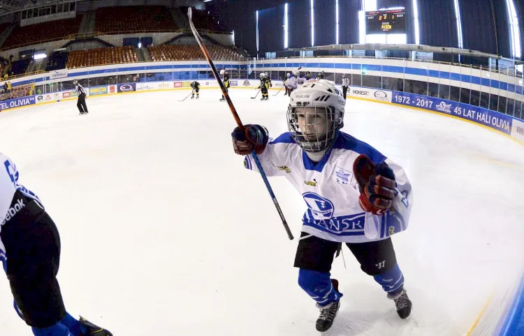 Sporty drużynowe uczą m.in. charakteru, pracy zespołowej czy współodpowiedzialności. Hokej na lodzie można trenować w oliwskiej Szkole Podstawowej nr 35 z Oddziałami Sportowymi w Gdańsku. 