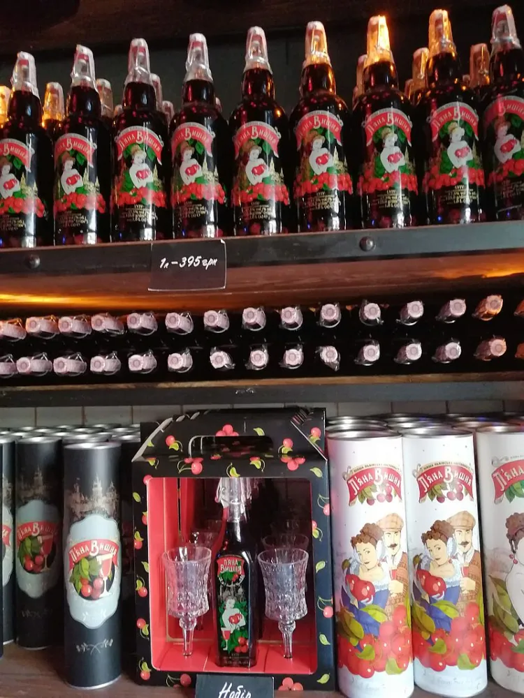 Nalewki owocowe własnej roboty oferowane są w niemal każdym lwowskim barze i restauracji.
