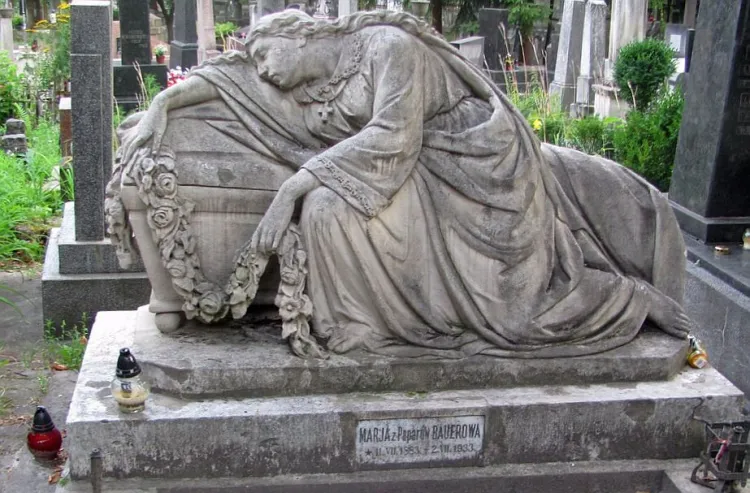 Cmentarz Łyczakowski warto odwiedzić nie tylko dla jego wojskowej części, gdzie pochowano obronców Lwowa z lat 1918-20, ale także po prostu dla jego piękna.