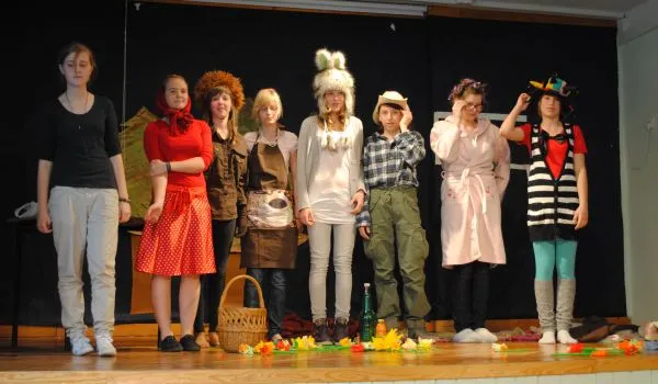 W II Międzyszkolnym Konkursie Teatralnym Języka Niemieckiego wzięło udział dziewięć szkół.