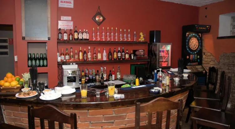 Bar w pubie Machina.