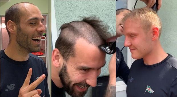 Drużyna na łyso. Od lewej: Flavio Paixao, Błażej Augustyn i Daniel Łukasik zmieniają fryzury. 