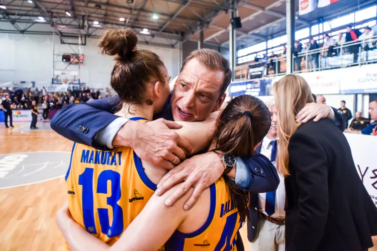 Trener Gundars Vetra poprowadzi koszykarki Arki w kolejnym sezonie. Dla łotewskiego szkoleniowca będzie to trzeci z rzędu rok pracy w Gdyni.