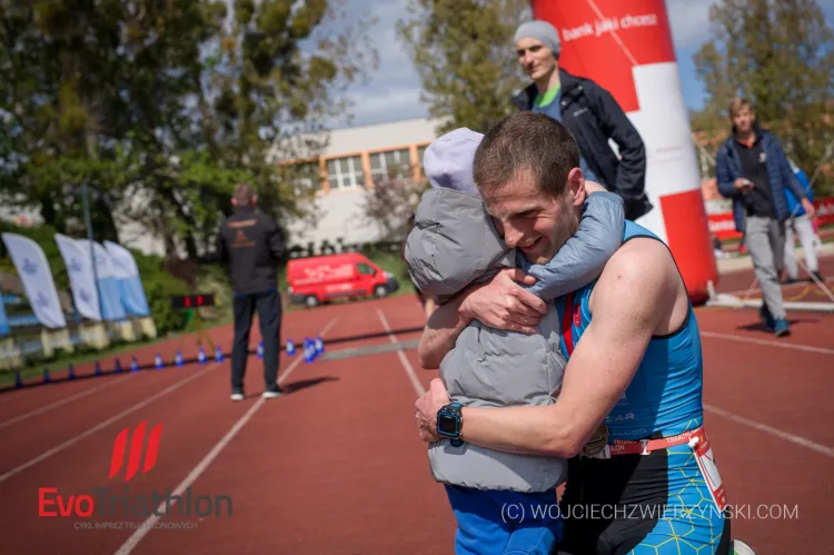 Cykl EvoTriathlon obejmuje cztery imprezy triathlonowe od maja do września.