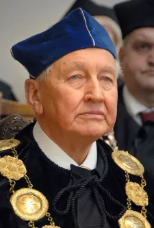 Prof. Bolesław Mazurkiewcz, kapitan żeglugi wielkiej i wybitny naukowiec, związany z Politechniką Gdańską.