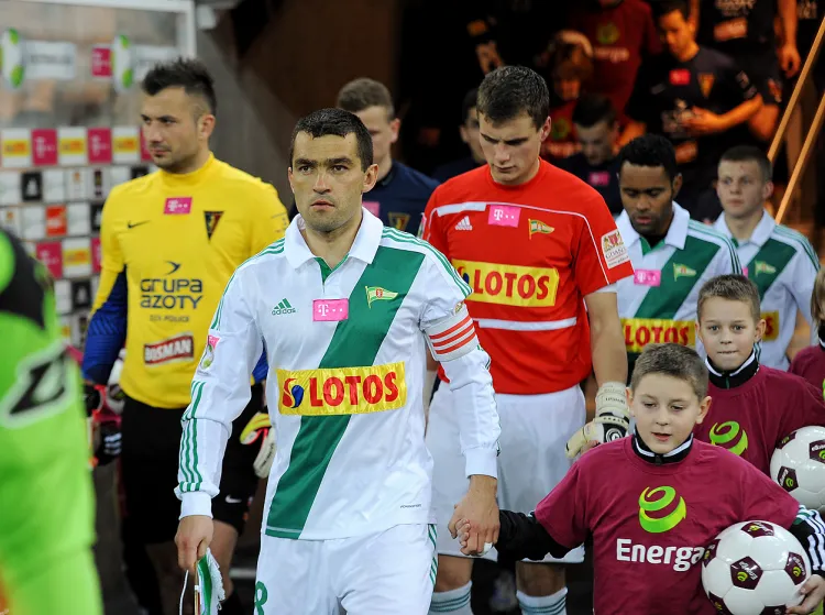 Łukasz Surma znalazł się w Galerii Sław Ekstraklasy. Jest piłkarzem, który na najwyższym poziomie ligowym rozegrał najwięcej meczów. W latach 2009-13 kolekcjonował je w barwach Lechii Gdańsk. Wiele z nich rozegrał jako kapitan biało-zielonych. 