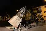 Pomnik ks. Henryka Jankowskiego został przewrócony w lutym. Kadr z filmu "Tylko nie mów nikomu" Tomasza Sekielskiego.