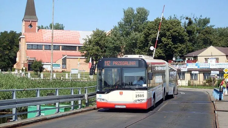 Nie wiadomo, kiedy autobusy linii 112 wrócą na most pontonowy w Sobieszewie. Na pewno nie przed gruntownym remontem.