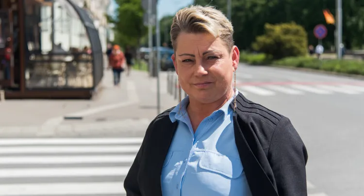 Pani Izabela za kierownicą autobusu spędziła już sześć lat, ostatnio pracując w PKM Gdynia. Po raz pierwszy przydarzyła jej się interwencja związana z pijanym kierowcą.