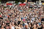 Publiczność na koncercie "Polskę kocham". Według szacunków, na Placu Zebrań Ludowych było aż kilkadziesiąt tysięcy widzów.
