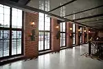 Filharmonia na Ołowiance. Położenie nad Motławą sprawia, że przez duże, poprzemysłowe okna rozciągają się fantastyczne widoki. 