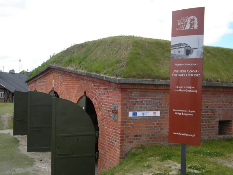 Wystawa "Wehikuł czasu..." to niezwykłe, bezpłatne muzeum na świeżym powietrzu. 