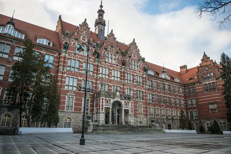 Dwudziesta edycja najbardziej prestiżowego rankingu akademickiego w Polsce przyniosła Politechnice Gdańskiej najwyższą pozycję w historii tego zestawienia. PG znalazła się na 7. miejscu, awansując o dwie pozycje od 2018 r., i podobnie jak w zeszłym roku zajęła czwarte miejsce wśród uczelni technicznych.