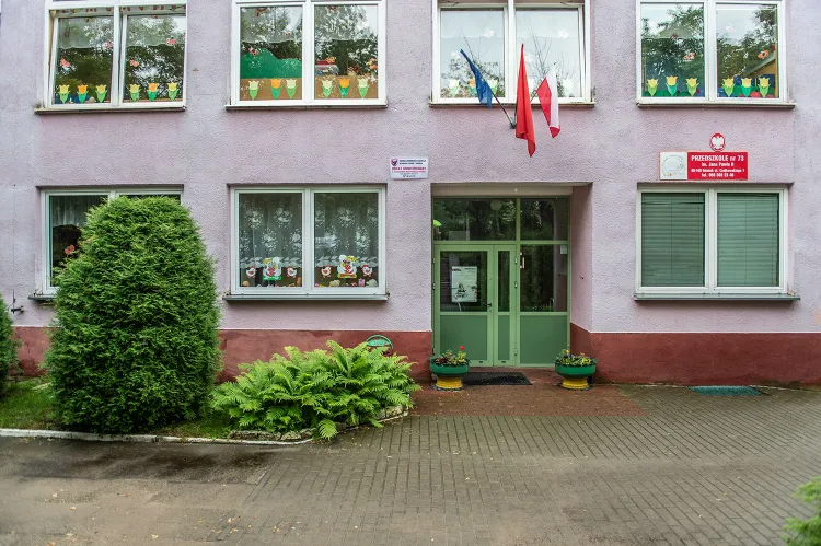 Rodzice podopiecznych Przedszkola nr 73 im. Jana Pawła II w Gdańsku zarzucają jednej z przedszkolanek, że znęcała się nad ich dziećmi.