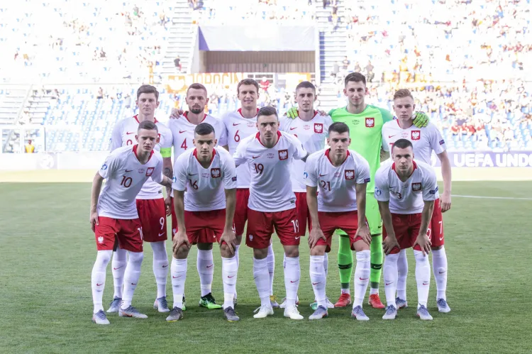 Reprezentacja Polski rozpoczęła młodzieżowe Euro od wygranej z Belgami, a Karol Fila (nr 21) rozegrał pełne spotkanie.