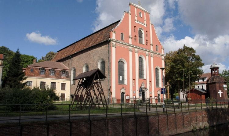 Parafia św. Ignacego Loyoli na Oruni zyska ponad 3 tys. m kw. ziemi, a do miasta wróci sporna część Parku Oliwskiego.