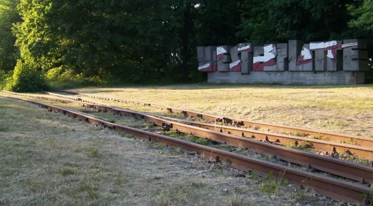 Linia kolejowa, która przez wiele lat zapewniała dojazd pociągom do jednostki Wojsk Ochrony Przygranicza.