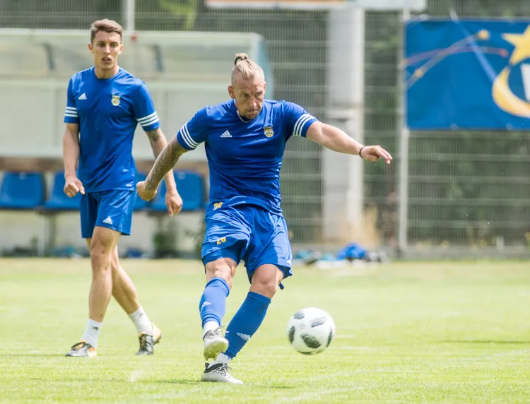 Adam Danch na pierwszy po urlopach treningu piłkarzy Arki Gdynia stawił się po przedłużeniu kontraktu. 