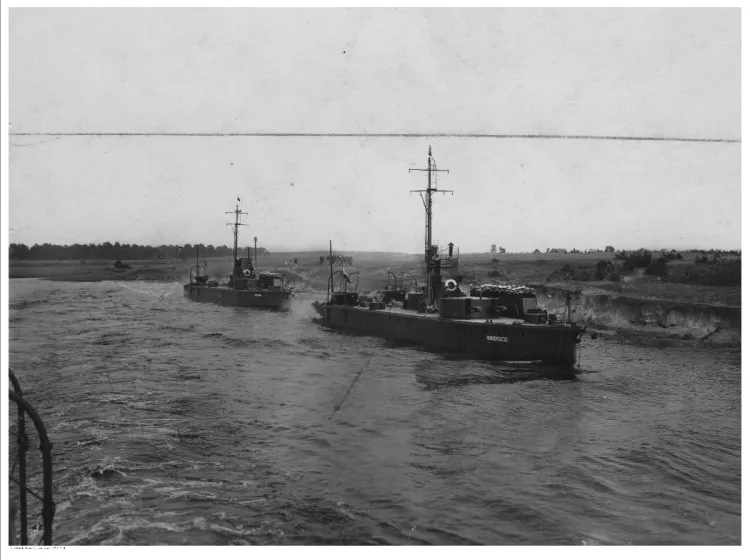 Monitory rzeczne ORP "Horodyszcze" i ORP "Warszawa" na rzece Prypeci. Zdjęcie wykonane w latach 1922 - 1931, a więc w okresie, gdy Flotylla Pińska dysponowała znacznie większymi jednostkami, niż podczas wojny polsko-bolszewickiej. 