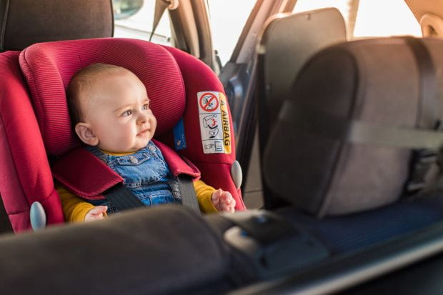 Foteliki samochodowe dla niemowląt zaliczane są do grupy fotelików 0 i 0+, montowane są zawsze tyłem do kierunku jazdy.