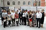 Wspólne zdjęcie studentów nagrodzonych w konkursie, ich opiekunów dydaktycznych oraz współorganizatorów ze strony Miasta Gdańska. 