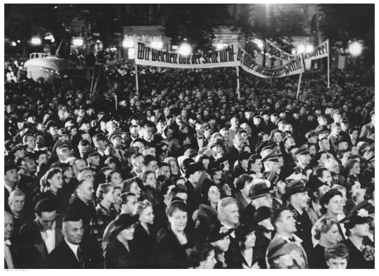 Manifestacja mieszkańców Gdańska podczas wizyty Josepha Goebbelsa - ministra propagandy Niemiec - w czerwcu 1939 r.