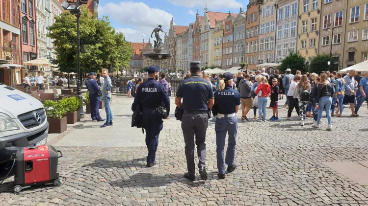 Policjanci z Włoch pełnią w Gdańsku normalną 8-godzinną służbę patrolową.