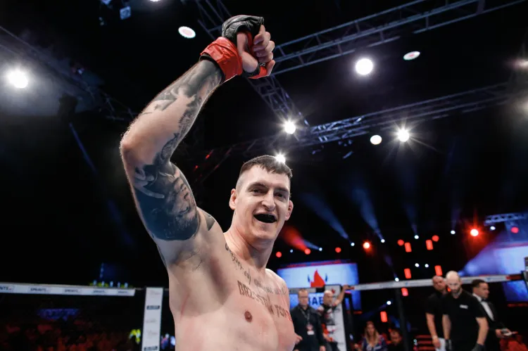 Damian Kostrzewa zostawił piłkę ręczną dla MMA. W debiucie zwyciężył już w pierwszej rundzie.
