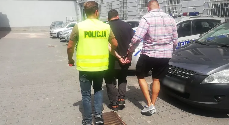 Gdańscy policjanci zatrzymali 35 i 41-latka, którzy usłyszeli już zarzut kradzieży