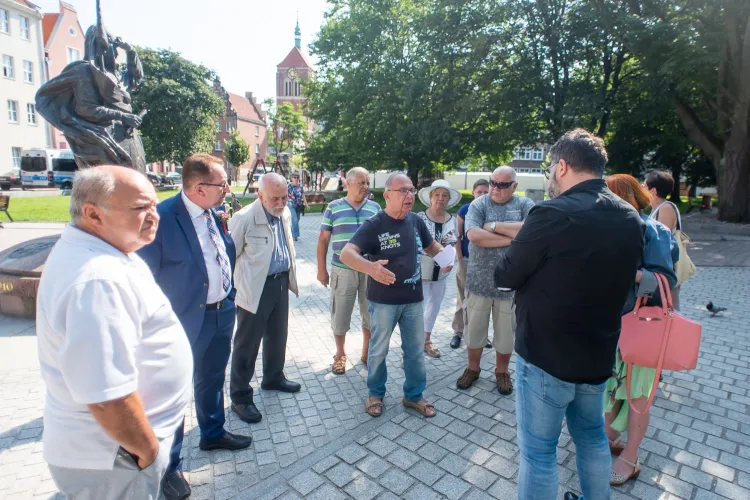 Mieszkańcy Głównego Miasta protestują przeciwko zmianom w parku Świętopełka na czas Jarmarku św. Dominika. W sobotę spotkał się z nimi dyrektor imprezy, Adam Aleksiejuk.