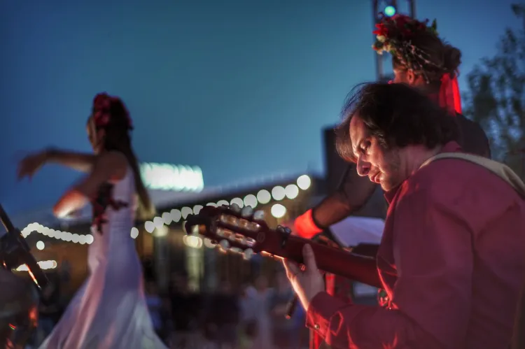 Jednym z zespołów, które wystąpią na festiwalu Okno na Świat jest polska Madrugada inspirująca się flamenco.