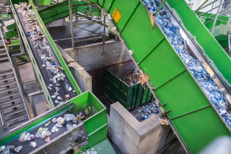 W 2020 r. gminy będą musiały wykazać 50-proc. poziom recyklingu zgodnie z wytycznymi UE, tymczasem gminy obawiają się rozszczelnienia systemu odbioru odpadów. 