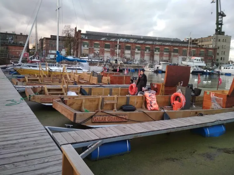 Drewniane łodzie są szybkie, zwrotne i bezpieczne. Mogą być też dostosowane do potrzeb osób niepełnosprawnych. Mogłyby się pojawić na Martwej Wiśle już w przyszłym sezonie.