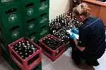W wyniku prowadzonych działań policjanci zabezpieczyli towar znajdujący się w pomieszczeniach, przejmując łącznie ok. 300 litrów napojów alkoholowych różnych marek.