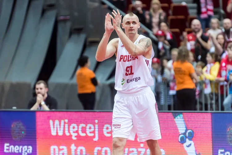 Dariusz Wyka był jednym z trzech koszykarzy z Trójmiasta, który został powołany do szerokiej kadry przed mistrzostwami świata. O wyjazd do Chin wciąż walczą: Adam Hrycaniuk i Łukasz Kolenda.