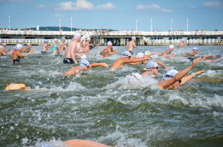 W sobotę odbędzie się inauguracja wyścigu pływackiego dookoła sopockiego molo. Miejmy nadzieję, że tym razem sinice nie staną na przeszkodzie.
