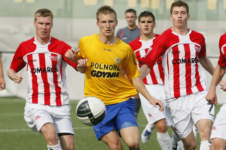 Krystian Żołnierewicz (w środku) to jedyny nastoletni piłkarz Arki, mający szansę na zagraniczny transfer, który zdążył zadebiutować w drużynie seniorów żółto-niebieskich.